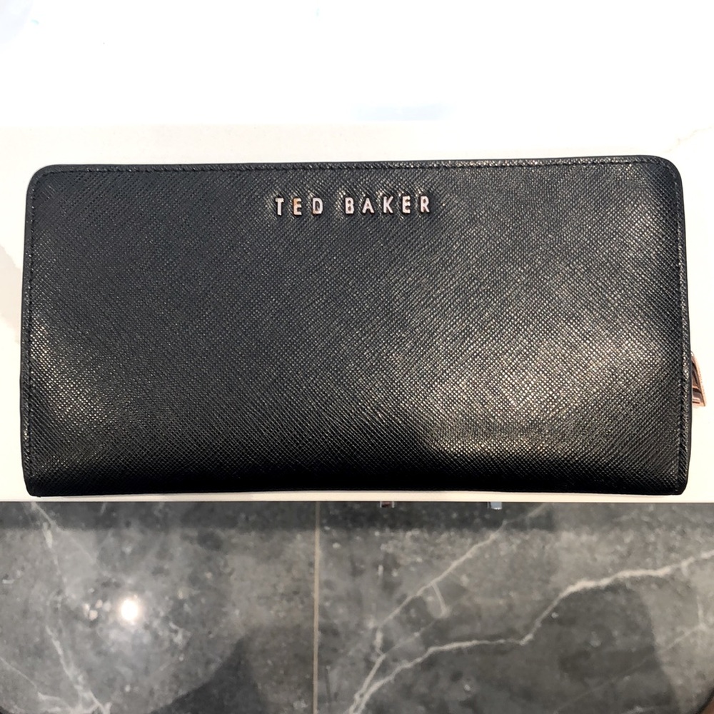 Large Ted Baker wallet - large zipper compartment and many card slots